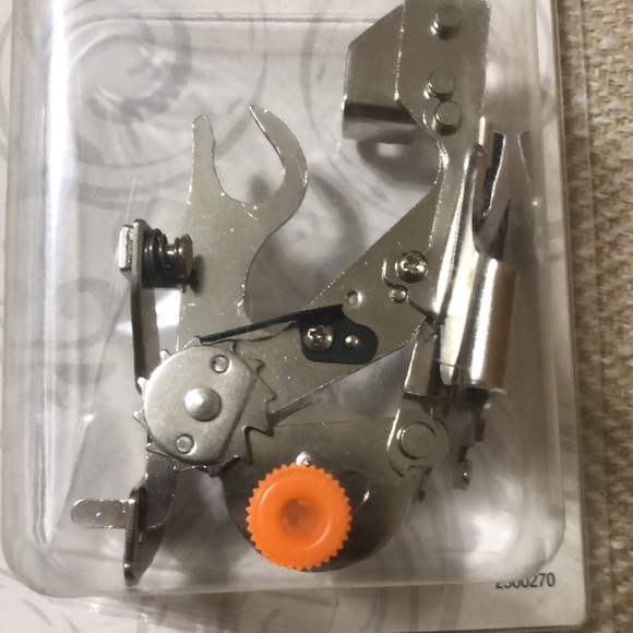 Singer Ruffler Foot - Picture 3 of 7